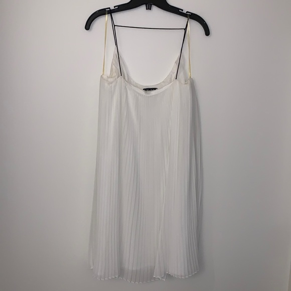 Pleated white cocktail dress with black straps - Picture 2 of 3